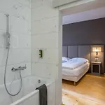 Hotel Du Theatre, Boutique