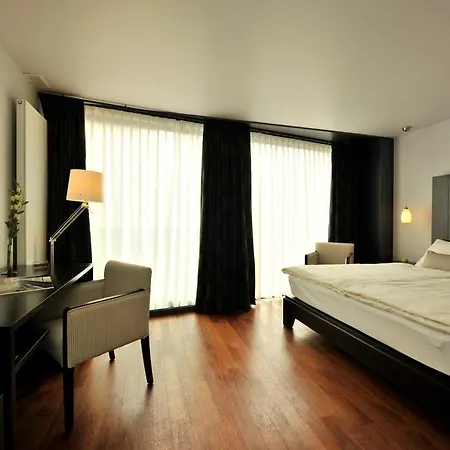 Du Theatre, Boutique Отель 3*