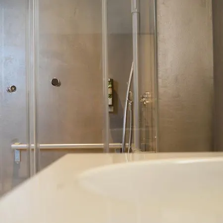 Du Theatre, Boutique 3*